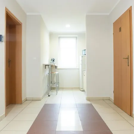 Harcerska 7 Biala B&B 비엘스코-비아와