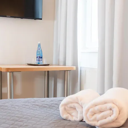 Harcerska 7 Biala B&B 비엘스코-비아와