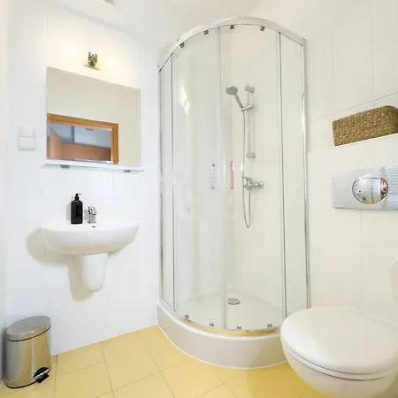 Harcerska 7 Biala B&B 비엘스코-비아와